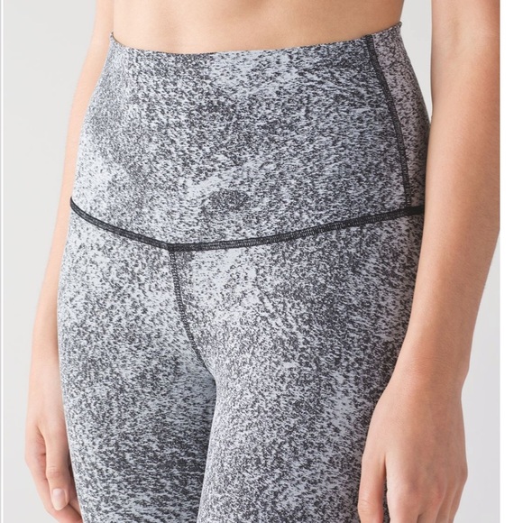 LULULEMON WUNDER UNDER HI-RISE LEGGING SIZE 6 - Picture 2 of 9